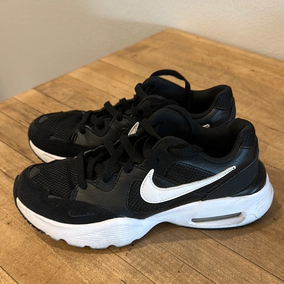 Nike Kids Black and White Athletic Sneakers - Picture 4 of 7